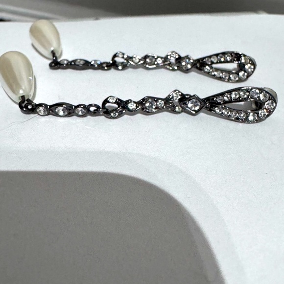 ✨ Stunning Swarovski Vintage Pave Crystal and Faux Pearl Drop Earrings - Picture 14 of 16